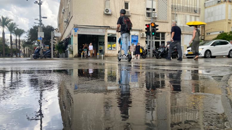 מהפך בסוף השבוע: הגשם חוזר, ובגדול | תחזית מזג האוויר