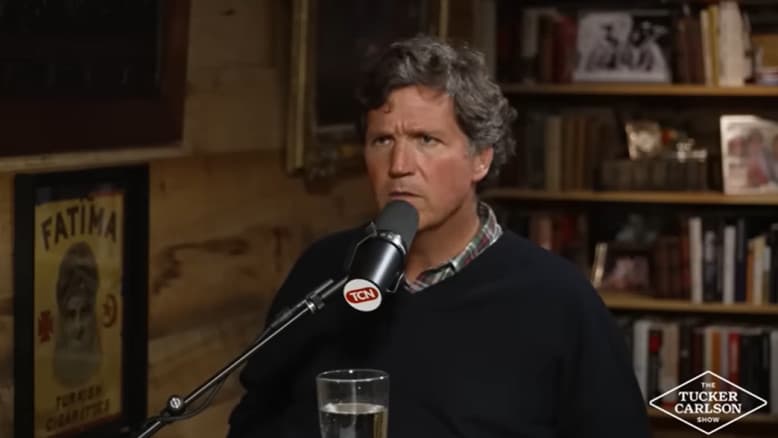 "סוכני מוסד תכננו פיגועים בסעודיה": המציאות החלופית של טאקר קרלסון