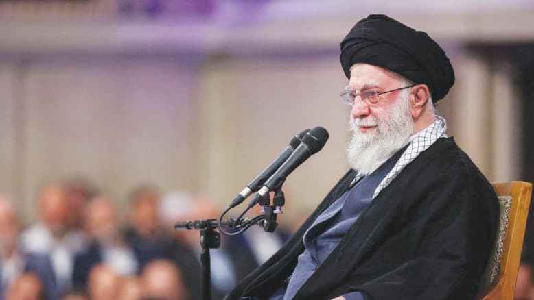 דרמה בטהרן: יורש חדש נבחר לחמינאי - תחת לחץ משמרות המהפכה | דיווח