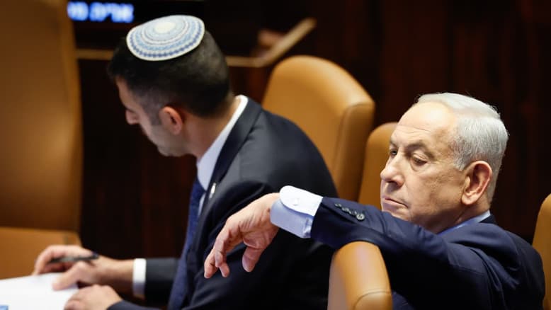 המנהיג טס לארצות הברית ופנה לטראמפ בנוגע לנתניהו: "עלינו להתנתק ממנו"