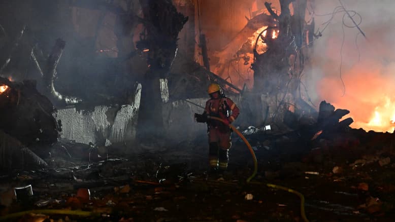 הסריקות בבניין שנפגע קשה ממשיכות, בעל בית קפה שנפגע: "הנזק משמעותי"