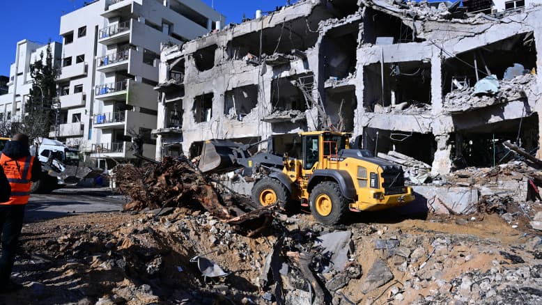 החזית העצובה של "שאגת הארי": למעלה מ-300 איש ללא תקרת גג