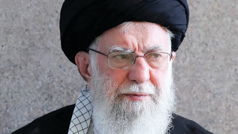 האיש שהחזיק את איראן בגרון: חייו ומותו של עלי חמינאי