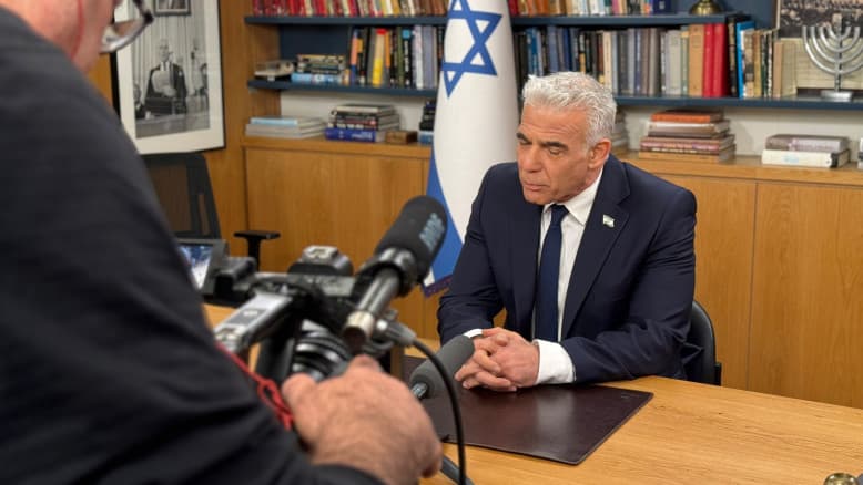 יאיר לפיד פתח חמ"ל - התקשורת הבינלאומית על הכוונת