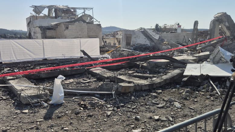 "ידעת שמשהו הולך לקרות": מאות ליוו את יוסי ובלוריה כהן ז"ל שנהרגו מנפילת הטיל בבית שמש