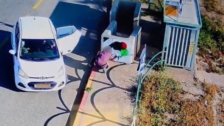 נתפסו בשעת מעשה: זה מה שריססו שתי ישראליות על בטונדה בבקעה