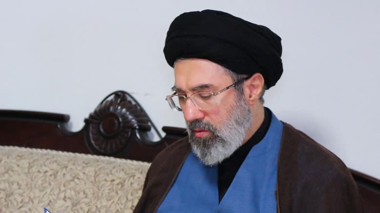 הפרט המביך שהמודיעין האמריקאי חשף על בנו של חמינאי שנבחר ליורש