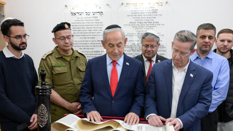 בעוד צה"ל מנהל מלחמה נגד אויב האנושות - בישראל יד ימין לא יודעת מה יד שמאל עושה