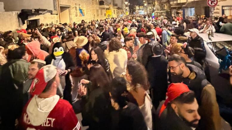 מסביר המשטרה על המסיבות במחנה יהודה: "אי אפשר לצפות מאיתנו לפזר אותן"