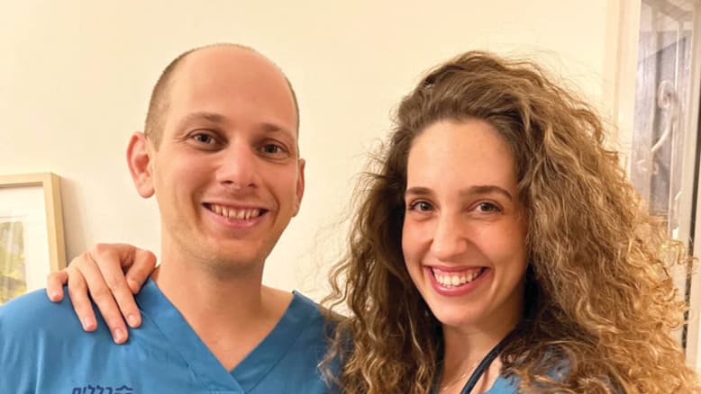 זוגות הרופאים בזמן המלחמה: "כשיש אזעקה - רק מחכה לרגע שבו אוכל להתקשר הבייתה"