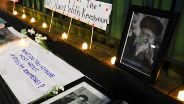 כיכר זיכרון ונרות לחמינאי: הסטודנטים שהחליטו להתאבל על מותו של מנהיג הטרור