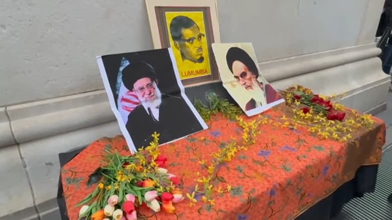 פרחים לחמינאי - קריאות "מוות לישראל": משהו רע מאוד קורה לניו יורק