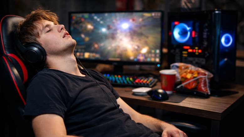 בגיל 20: שיחק במחשב ארבעה ימים ברציפות - והתמוטט למוות