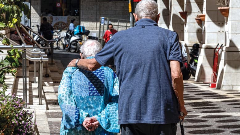 דפיקות לב או מצוקה נפשית? כך תסייעו להורים המבוגרים בימי החרדה בצל המלחמה