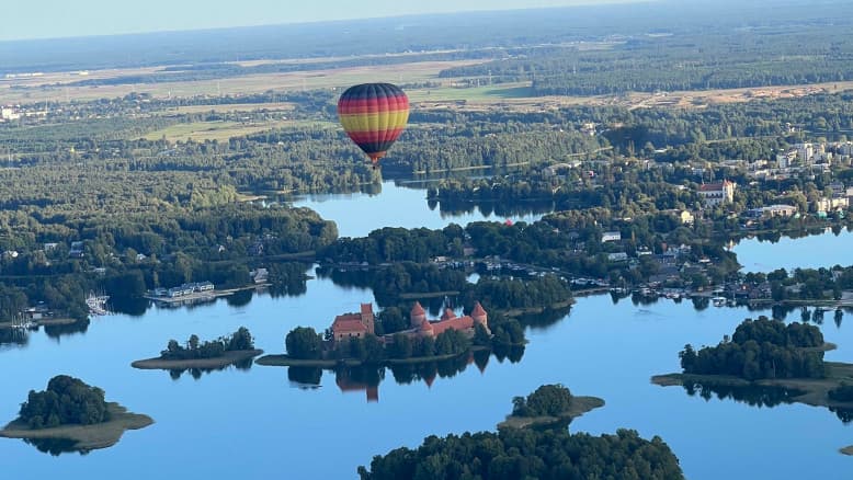 בגובה 280 מטר: הכדור פורח שנתקע באוויר - והדרמה שקרתה אחרי