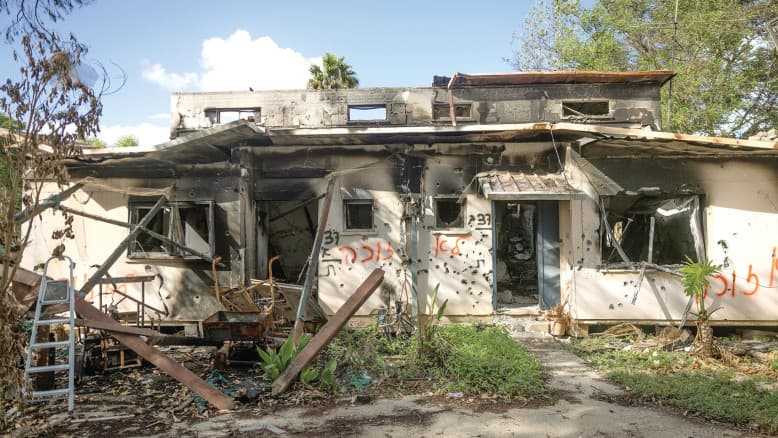 חוזרים הביתה - בערך: הדרישה של המדינה מחברי קיבוץ כיסופים שנמצאים בקראווילות