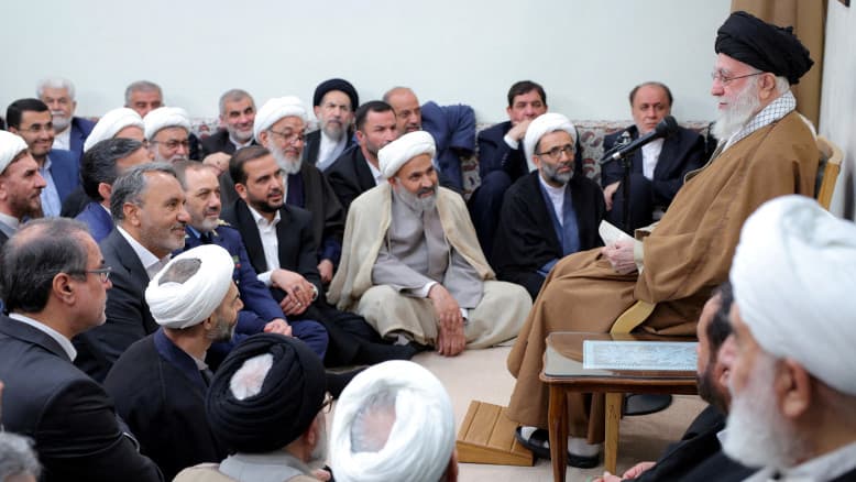 מסרים סותרים ובלבול: באיראן מתקשים לבחור את המטרה מספר 1 הבאה של ארה"ב וישראל