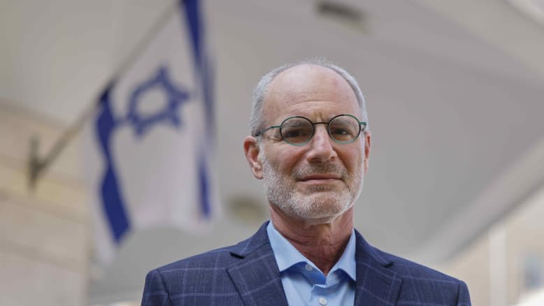 המראיין ב-BBC ניסה להאשים את ישראל - וקיבל תשובה מוחצת