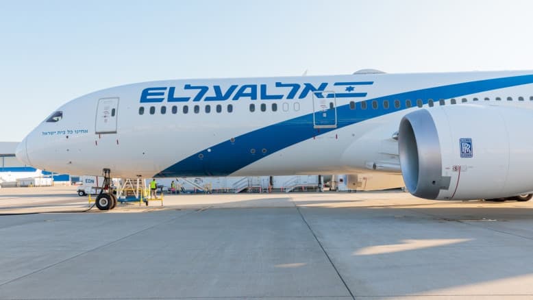 טיסת החילוץ הראשונה נחתה - ומעל נתב"ג יירטו טילים איראניים