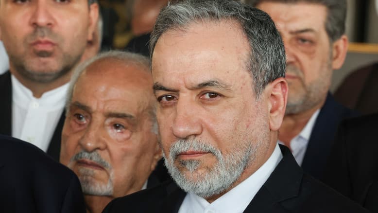 עראקצ'י התקשר להתנצל - והתגובה שקיבל מקטאר מלחיצה את טהרן