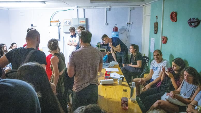 מסביר פיקוד העורף: "אל תצאו - האויב יורה ברגע שאתם אמורים לצאת"