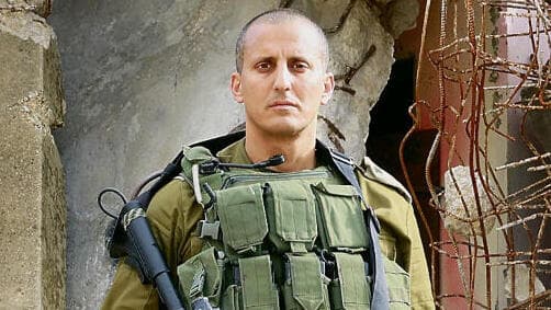 בזמן שנסע לזירת האסון בבית שמש: רכבו של רמ"ט פיקוד העורף הותקף באבנים