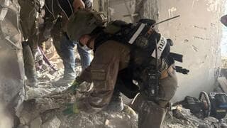 "חששנו שהבניין מלא בלכודים": סרן א' משחזרת את החילוץ בתל אביב