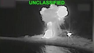 ארה"ב השמידה צוללת איראנית, דיווח: "2 מתקני CIA נפגעו"