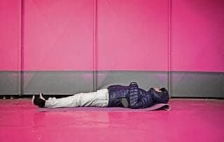 כמה עצוב זה כשהעיר ללא הפסקה שוקעת בשקט מעיק של מלחמה