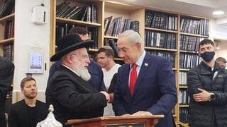 בניגוד להנחיות פיקוד העורף: נתניהו תועד בהתקהלות אסורה של קריאת המגילה