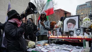 בעיטות, אגרופים ו"הווירוס הפרוגרסיבי": אלימות ב"טקס זיכרון לחמינאי" בניו יורק